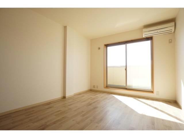 居室・リビング　女性に優しい、室内物干し機