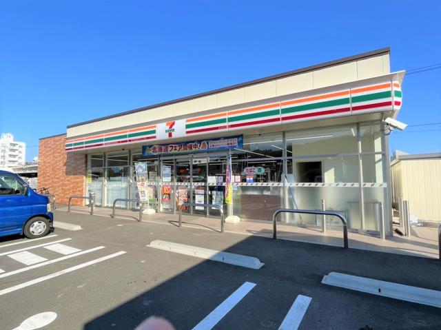 コンビニ　セブンイレブン（コンビニ）まで394m