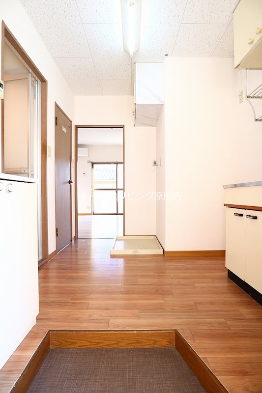 玄関　206号室写真