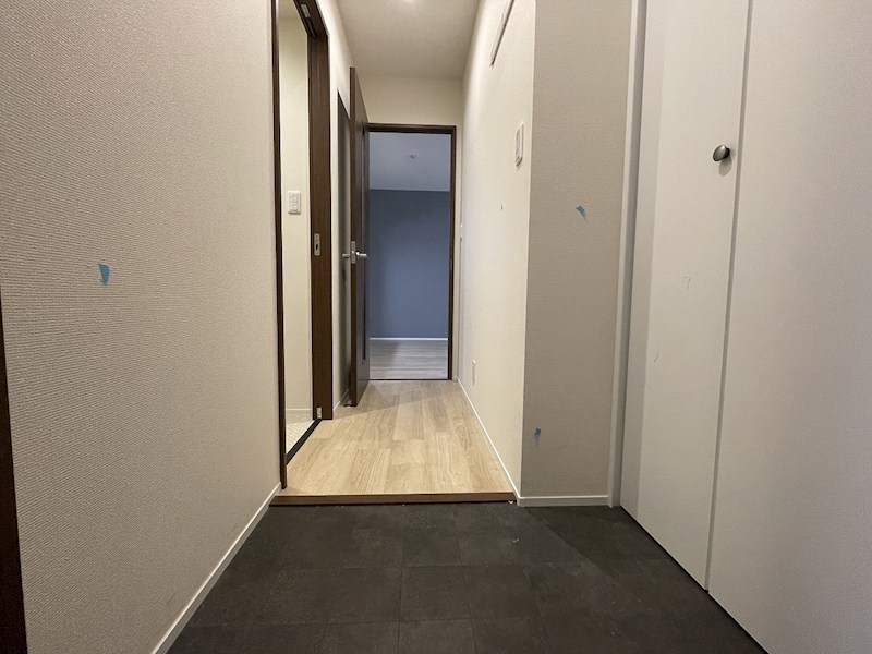 玄関　反転間取参照