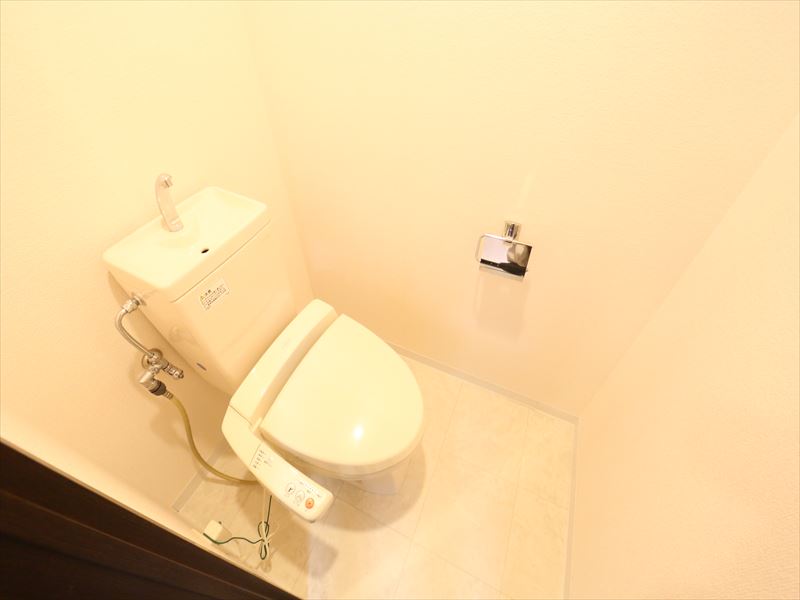 トイレ　温水洗浄便座付き