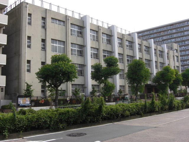小学校　大阪市立宮原小学校（小学校）まで528m