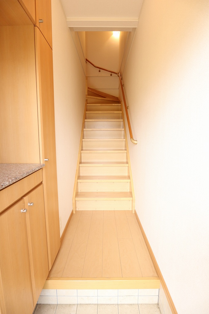 玄関　※同型タイプの写真です。