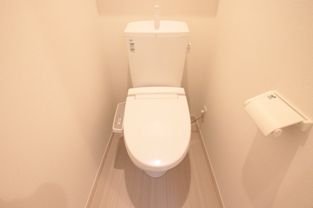 トイレ　※別室の参考写真の為、現況優先です。