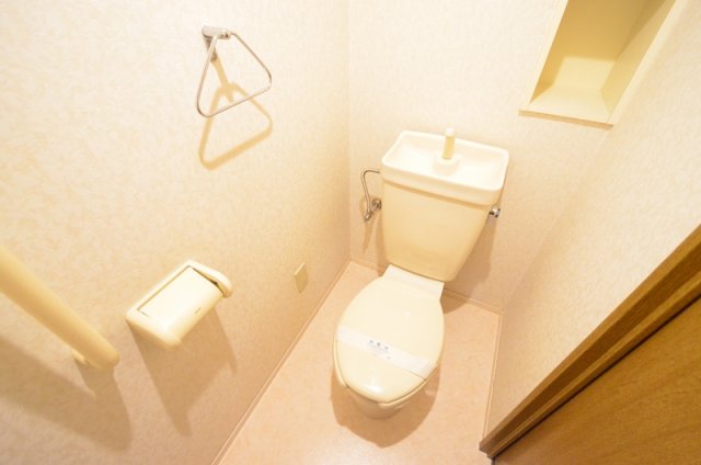 トイレ　掃除のしやすいシンプルなトイレです☆