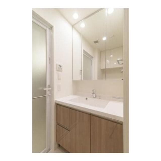 洗面設備　写真は同タイプ住居です。