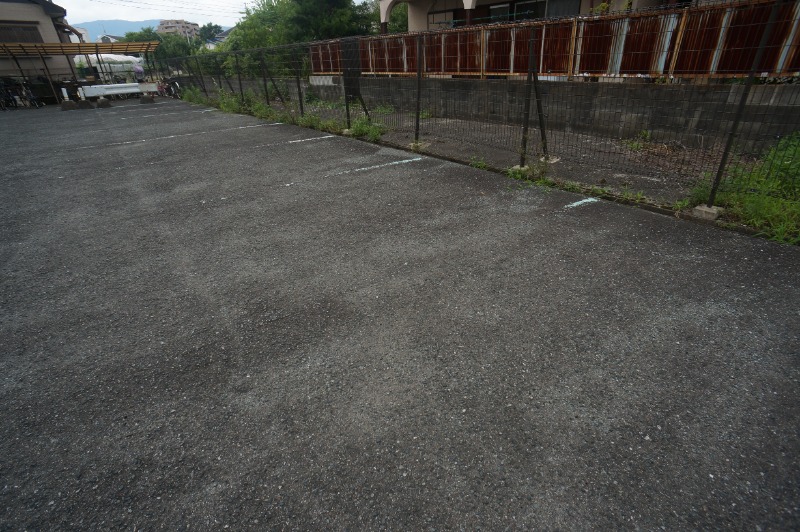 駐車場　ロビー