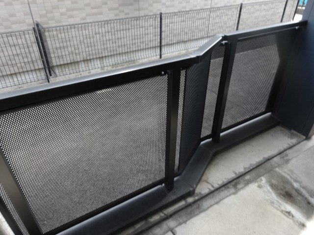 その他　ドラム式も置ける洗濯機置場