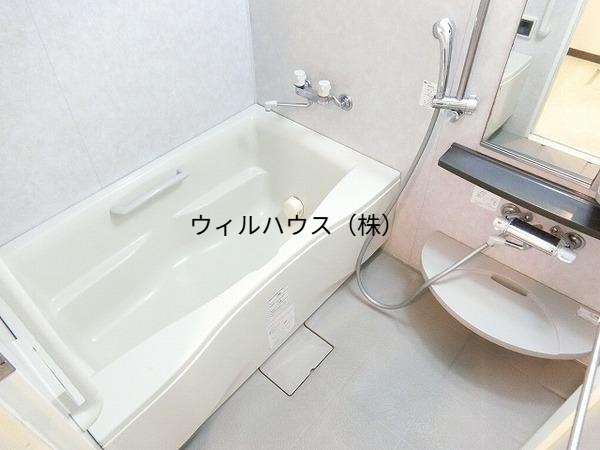 バス・シャワールーム　追い焚き機能付きバス！