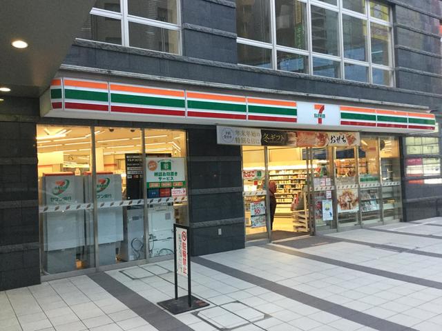 コンビニ　セブンイレブン京王八王子駅前店（コンビニ）まで484m