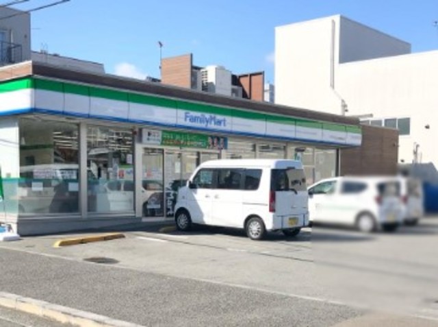 コンビニ　ファミリーマート八王子明神町店（コンビニ）まで536m