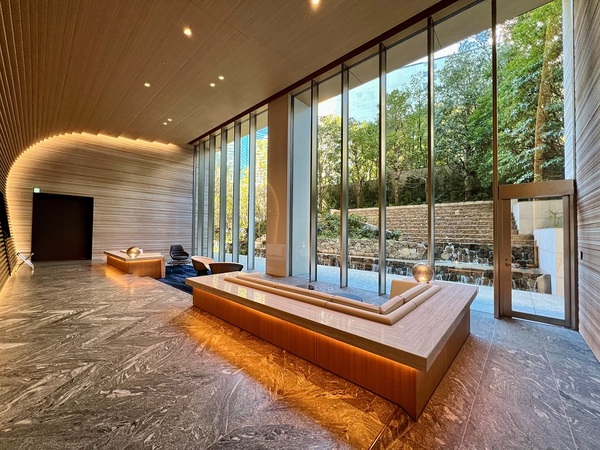 ドラックストア　トモズ神谷町店（ドラッグストア）まで284m