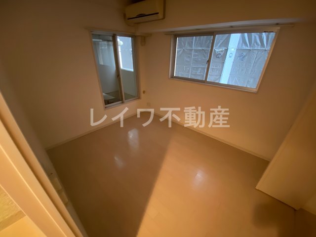 居室・リビング　明るい洋室です