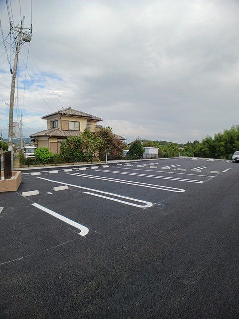 駐車場　1台２，２００円（並列）３，３００円（縦列２台分）