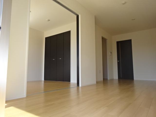 居室・リビング　※同タイプの部屋写真です