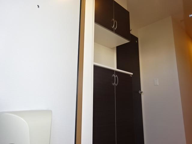 玄関　※同タイプの部屋写真です