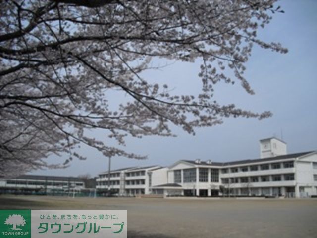 中学校　多摩市立鶴牧中学校（中学校）まで830m