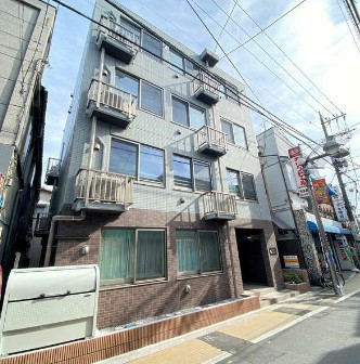 建物外観　鉄筋コンクリート造のがっちりとした建物。