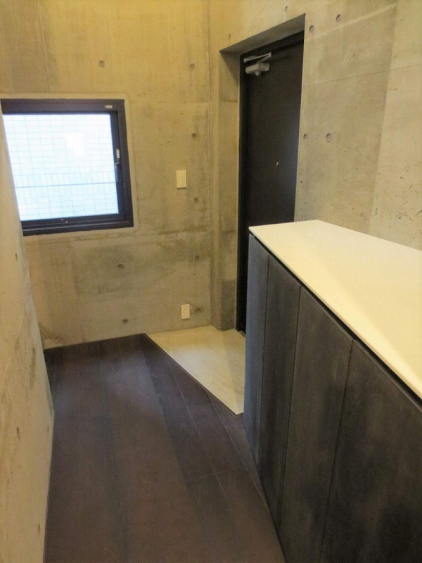 玄関　※別部屋参考写真