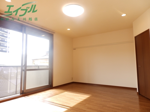 居室・リビング　同物件別部屋の写真