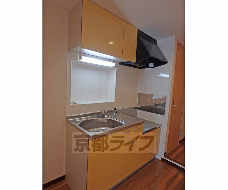 キッチン　収納たっぷりのワイドなキッチンです。