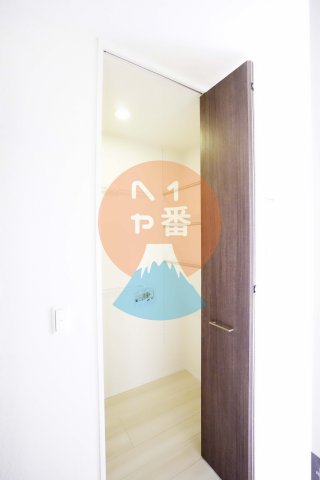 収納　ウォークインクローゼット付き