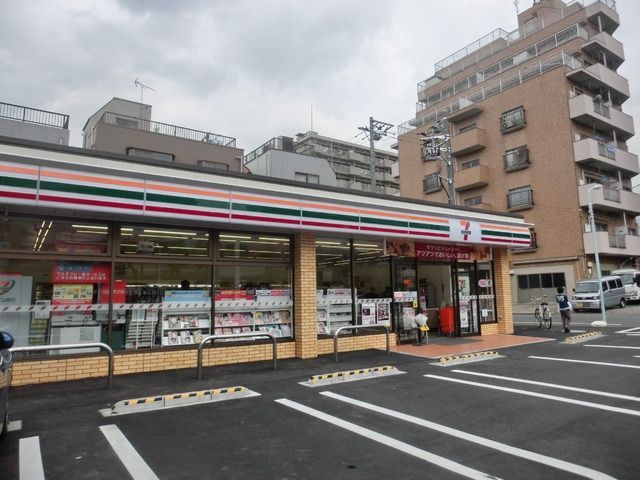 コンビニ　セブンイレブン（コンビニ）まで46m