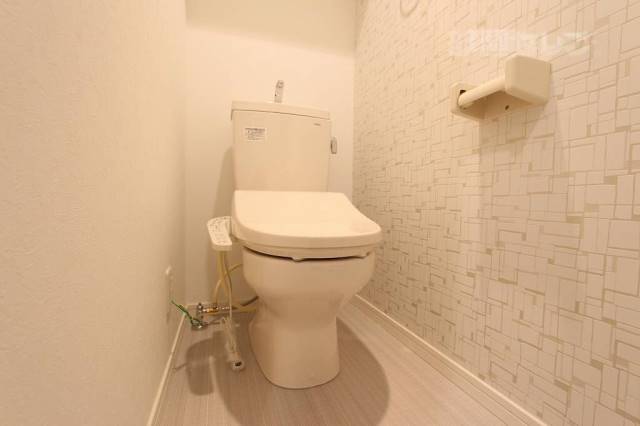 トイレ　ウォシュレット機能もついてます