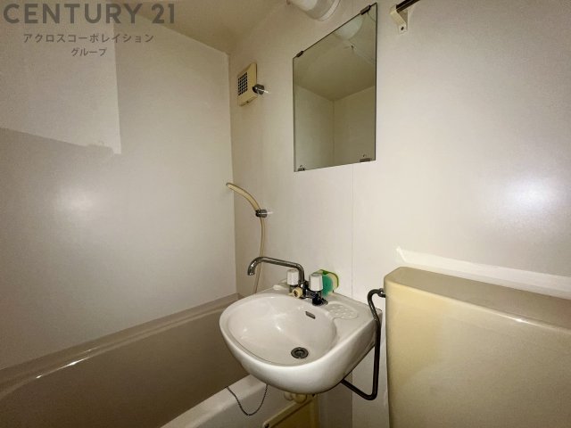 洗面設備　浴室内に洗面台付き！