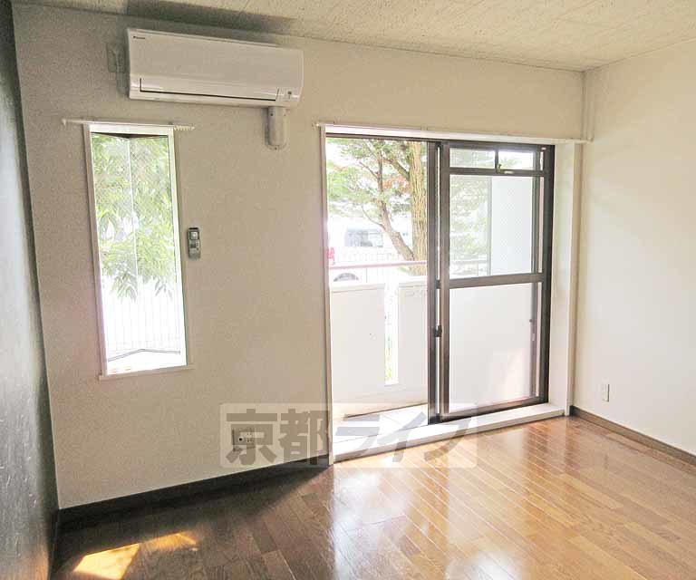 居室・リビング　明るく風通し・な洋室です