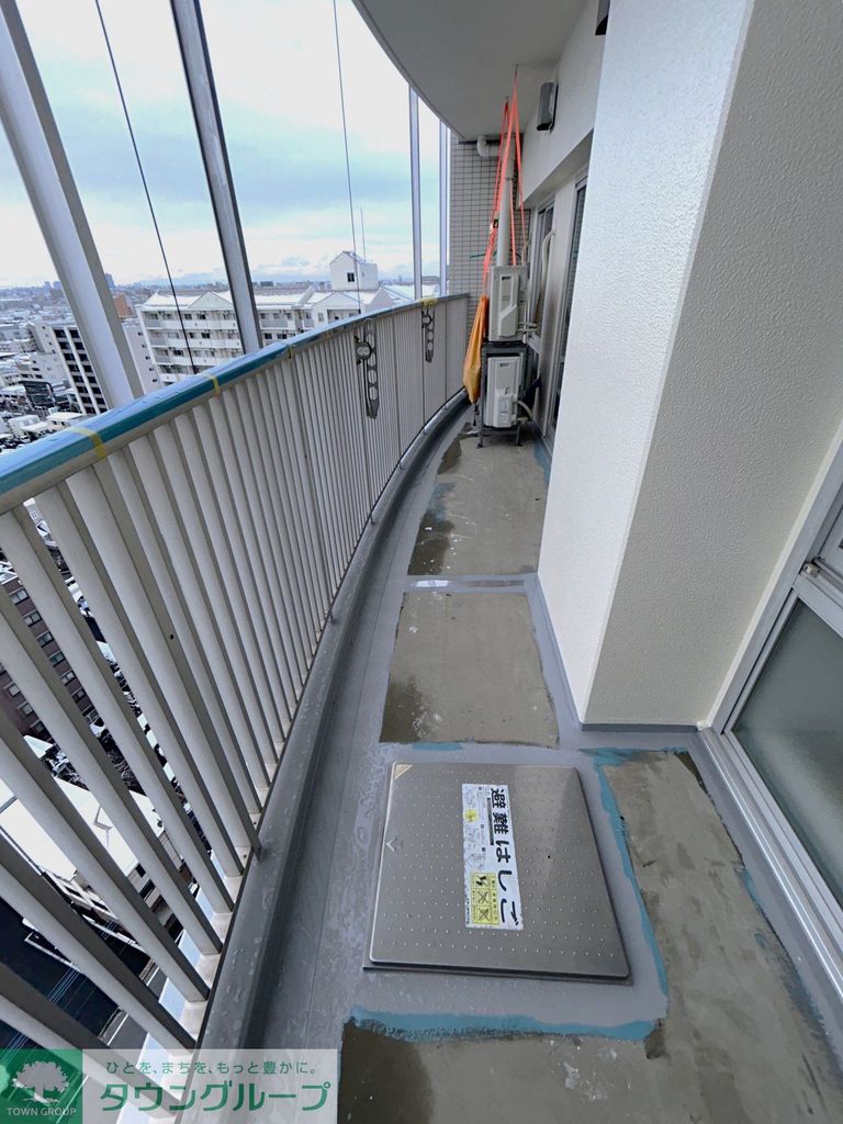 バルコニー　バルコニー：北向きに撮影※大規模修繕工事、４月完了予定。