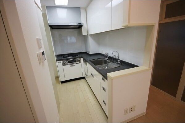 キッチン　同マンション別部屋（室内イメージ写真）