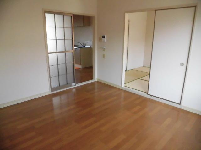 居室・リビング　少しだけ広めの7帖洋室です