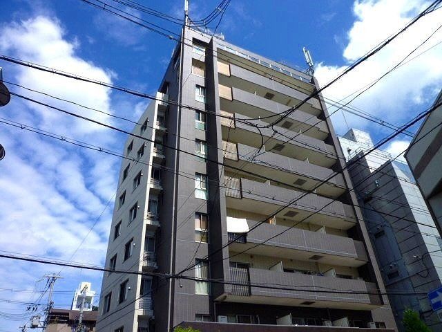 建物外観　鉄筋コンクリート造の１0階建ての建物です。
