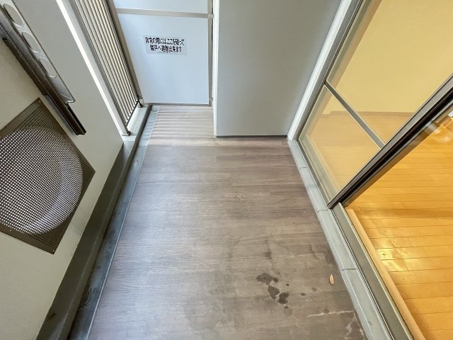 バルコニー　バルコニーからの眺めを楽しみながら食事をしませんか