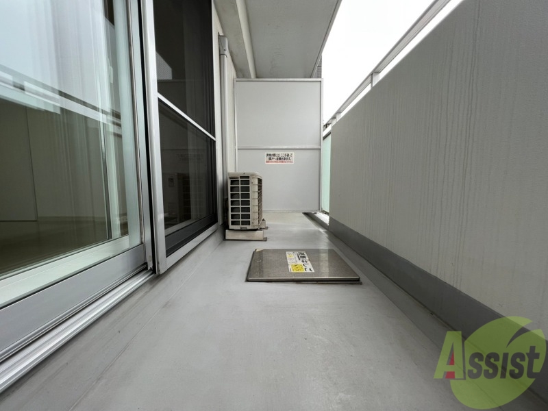 バルコニー　バルコニーは幅があり、広い印象を受けました。