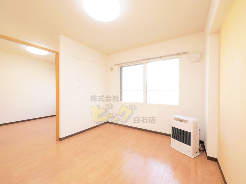 居室・リビング　日当たり良好で明るいリビングです♪