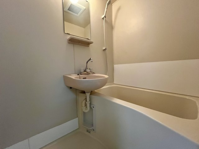 バス・シャワールーム　シンプルで清潔な浴室です！