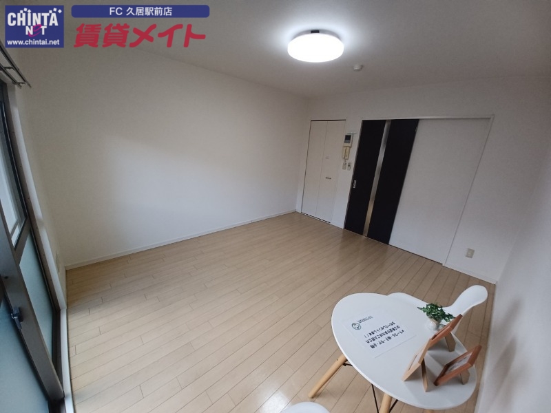 居室・リビング　同物件別部屋のお写真です。