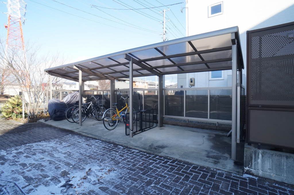 建物外観　駐輪場