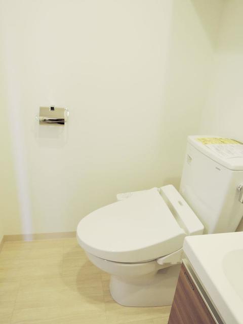 トイレ　※写真は同タイプ住戸です。