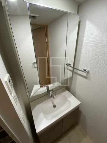 洗面設備　コンフォリア心斎橋EAST　独立洗面台