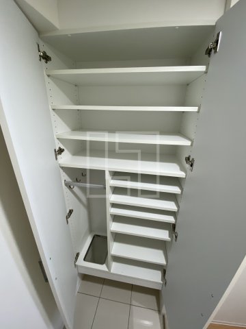 収納　コンフォリア心斎橋EAST　シューズボックス