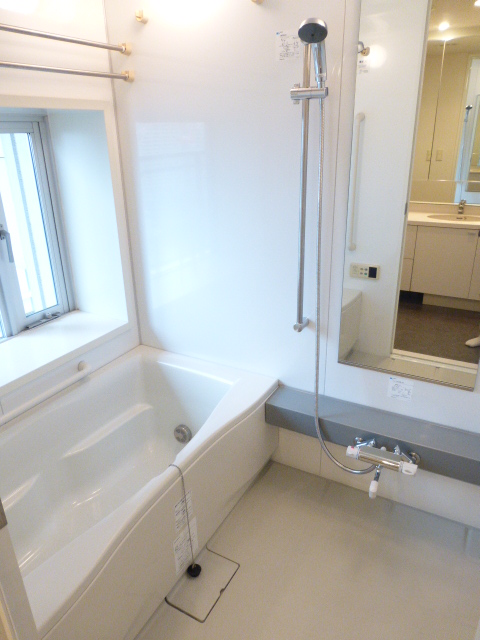 バス・シャワールーム　落ち着いた空間のお風呂です