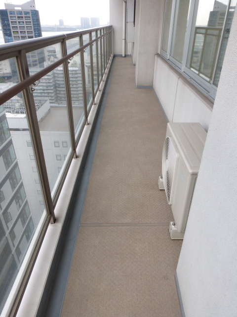 バルコニー　陽当たり良好なバルコニーです