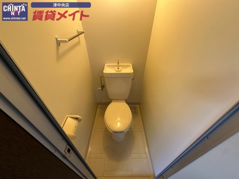 トイレ　同型参考写真