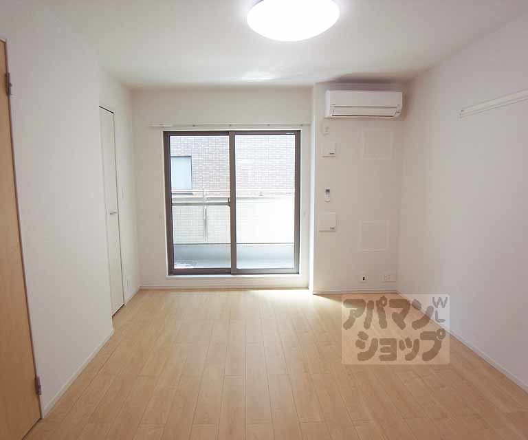 居室・リビング　南向きのお部屋です