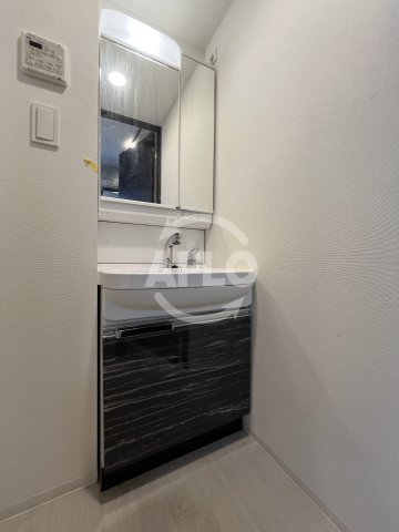 洗面設備　スワンズシティ新大阪ヴィーヴォ　洗面台