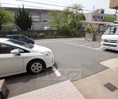 駐車場　目の前は駐車場！