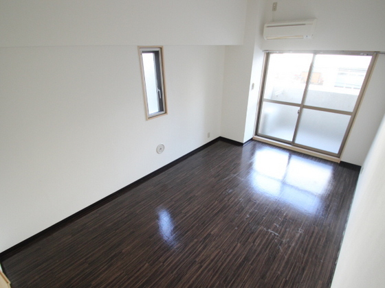 居室・リビング　※別号室の写真です